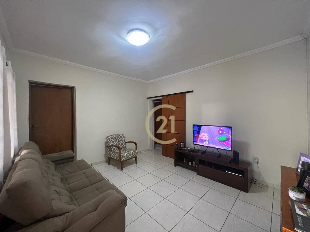 Casa à venda com 4 quartos, 181m² - Foto 2