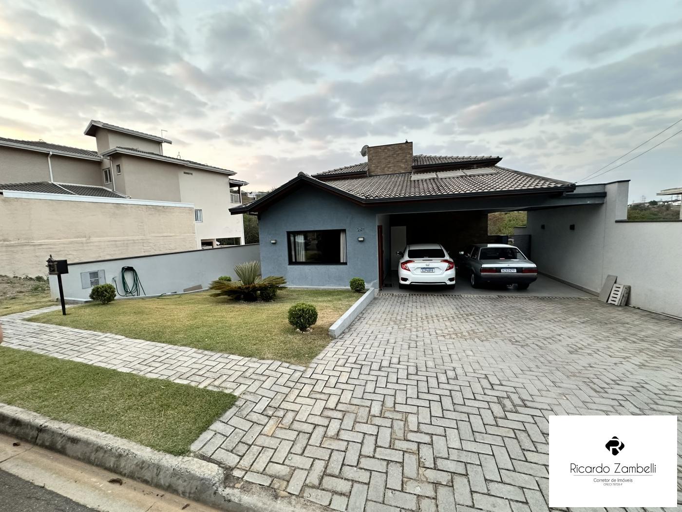 Casa de Condomínio à venda com 3 quartos, 303m² - Foto 1