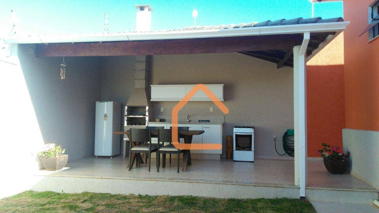 Casa à venda com 3 quartos, 150m² - Foto 1