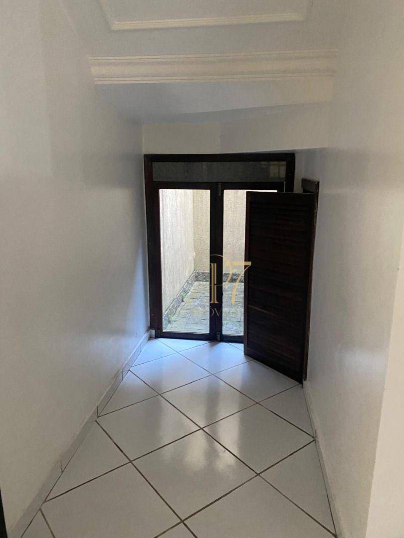 Casa de Condomínio à venda com 3 quartos, 240m² - Foto 8