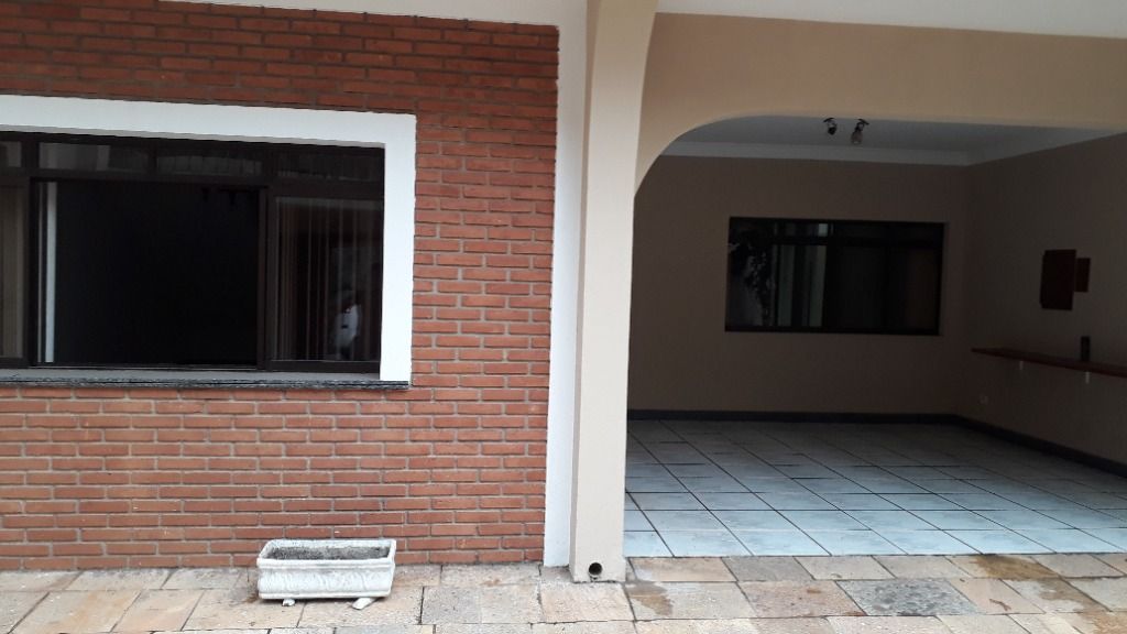 Sobrado à venda com 4 quartos, 230m² - Foto 1