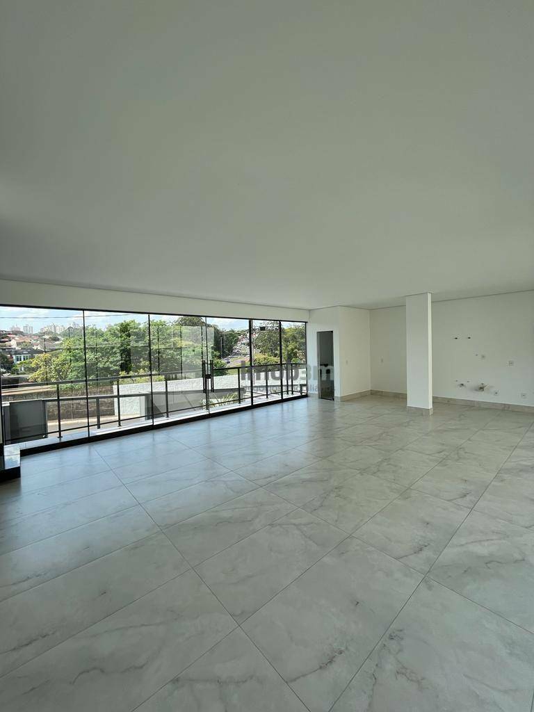 Sobrado à venda com 3 quartos, 241m² - Foto 4