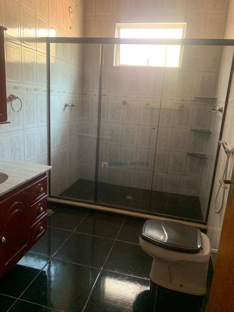 Casa à venda e aluguel com 4 quartos, 200m² - Foto 11