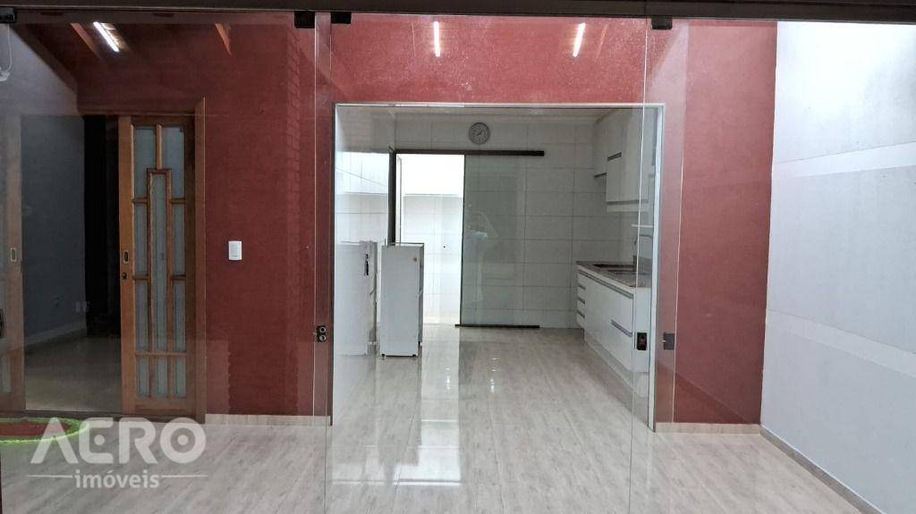 Casa de Condomínio à venda com 3 quartos, 290m² - Foto 4