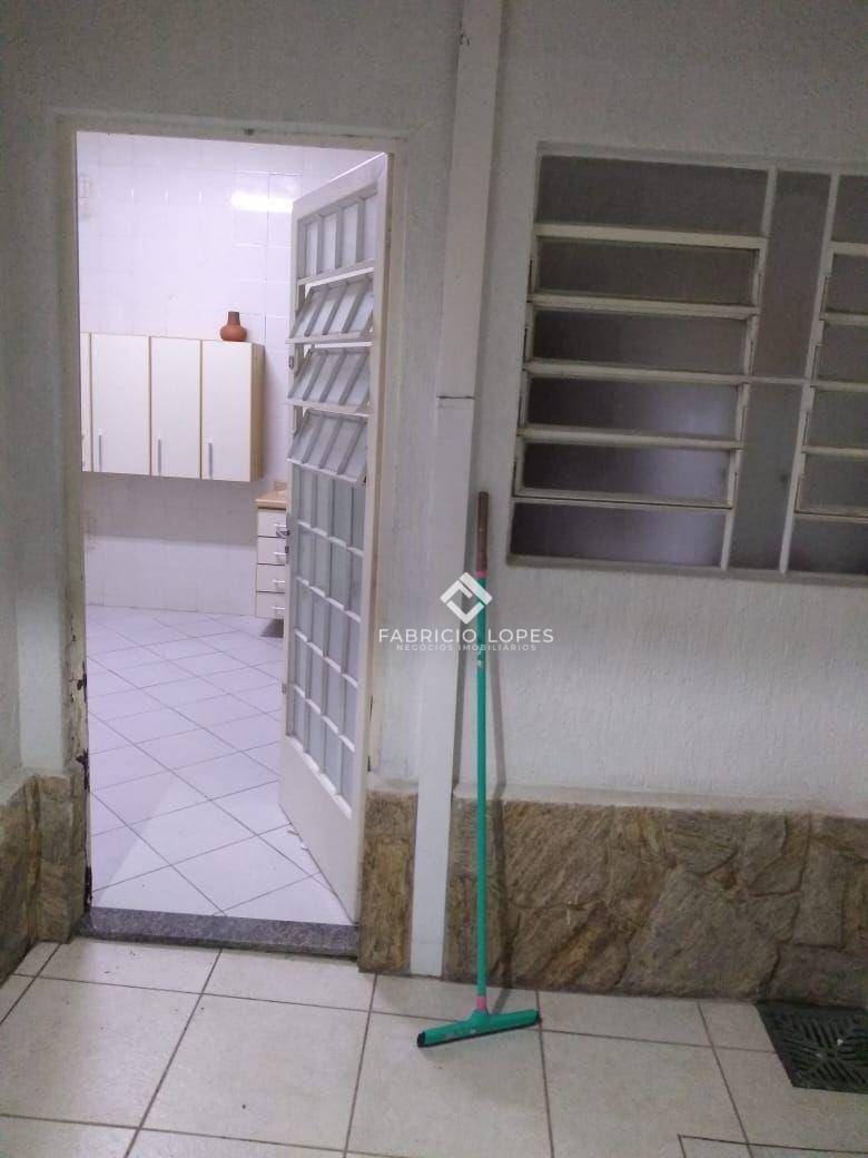 Casa para alugar com 3 quartos, 120m² - Foto 25