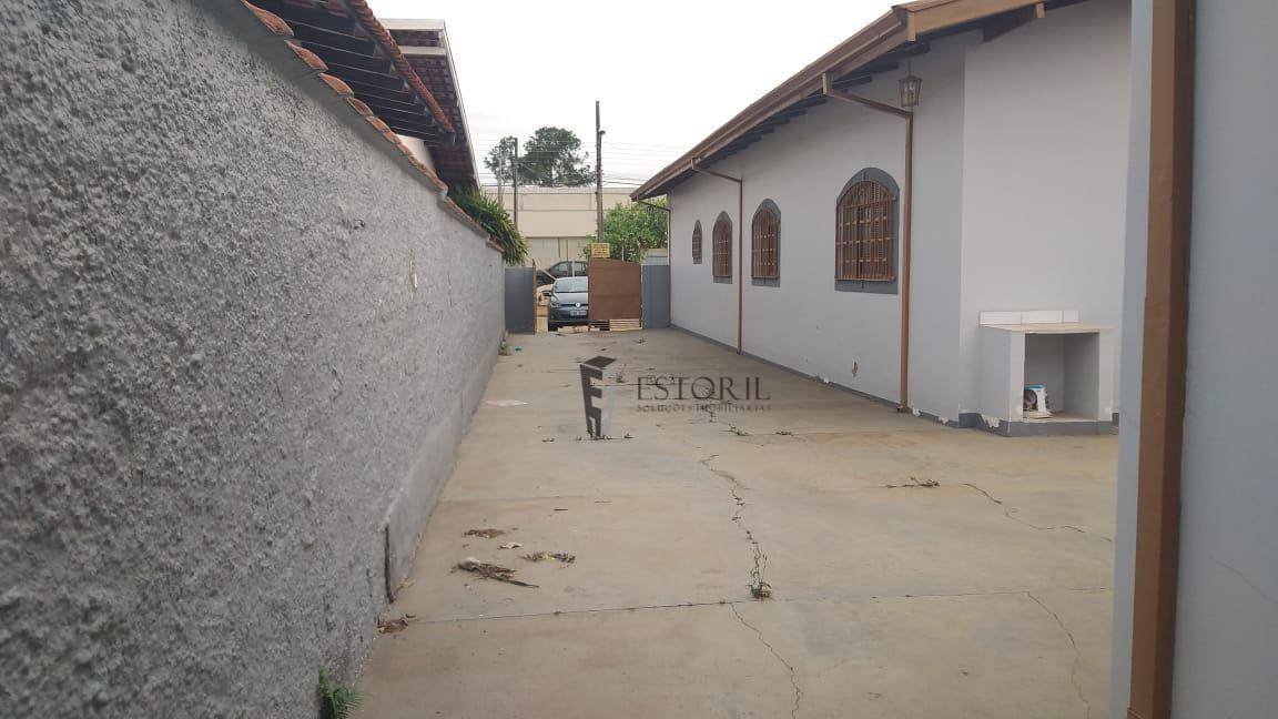 Casa para alugar com 4 quartos, 340m² - Foto 23