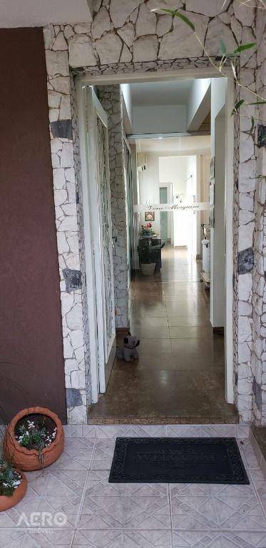 Casa à venda e aluguel com 3 quartos, 440m² - Foto 4