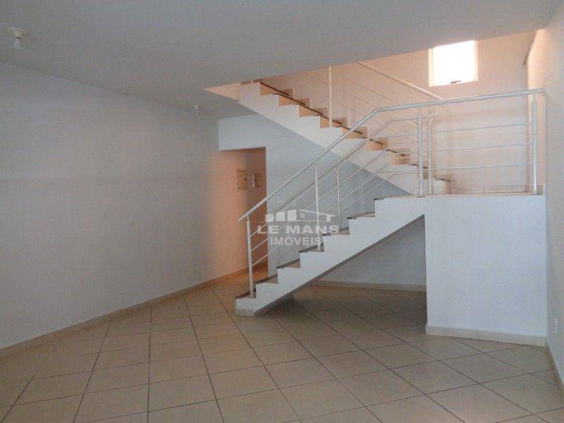 Casa para alugar com 3 quartos, 203m² - Foto 2