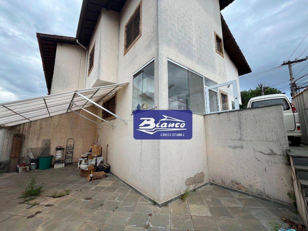 Sobrado à venda com 3 quartos, 110m² - Foto 4