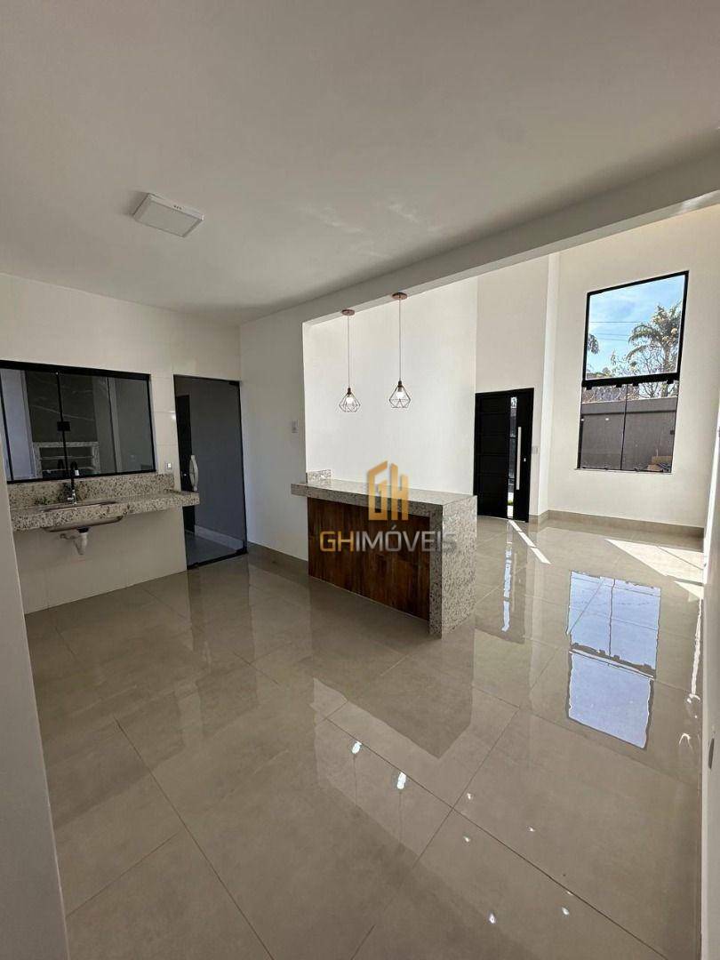 Casa à venda com 3 quartos, 101m² - Foto 1