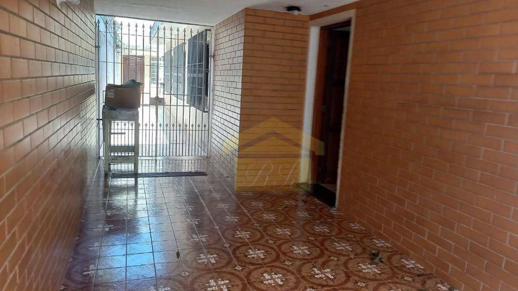 Casa à venda com 3 quartos, 212m² - Foto 2