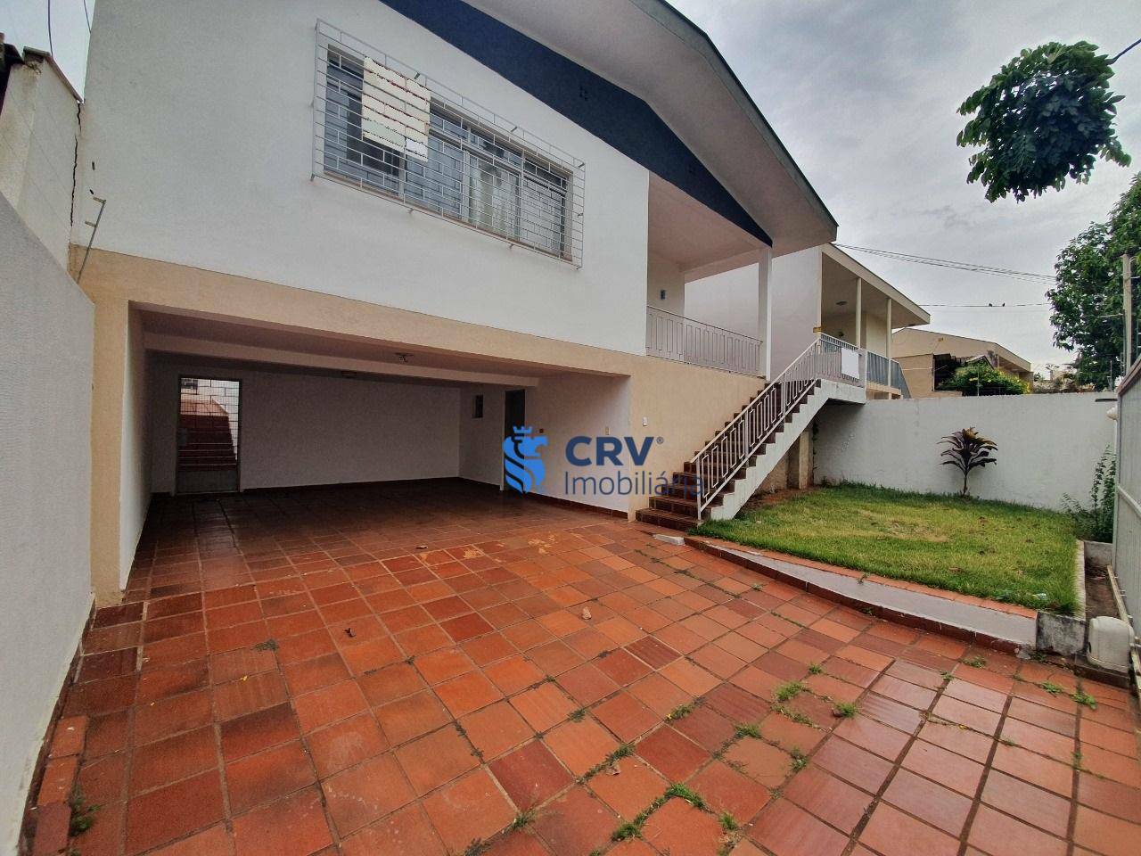 Casa à venda com 7 quartos, 230m² - Foto 1