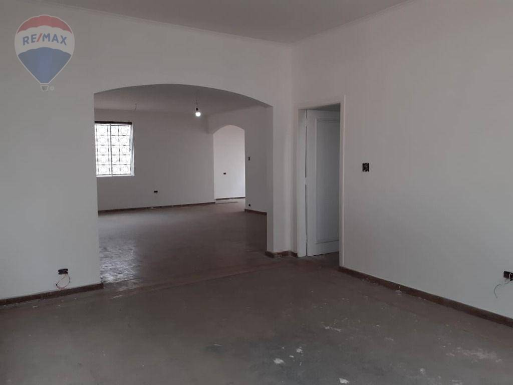 Casa para alugar com 4 quartos, 330m² - Foto 8