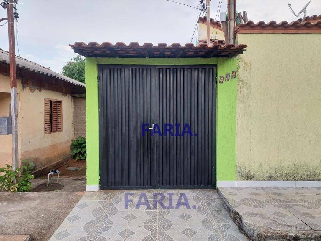 Casa à venda com 3 quartos, 90m² - Foto 1