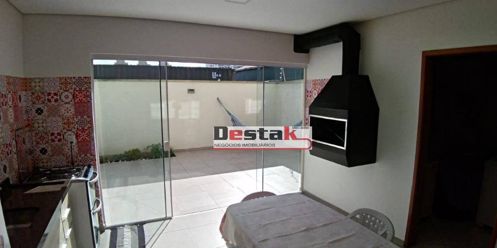 Sobrado à venda com 3 quartos, 218m² - Foto 2