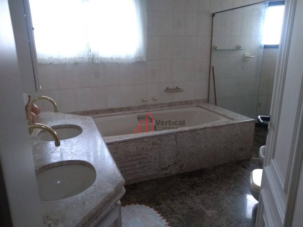 Apartamento para alugar com 3 quartos, 260m² - Foto 19