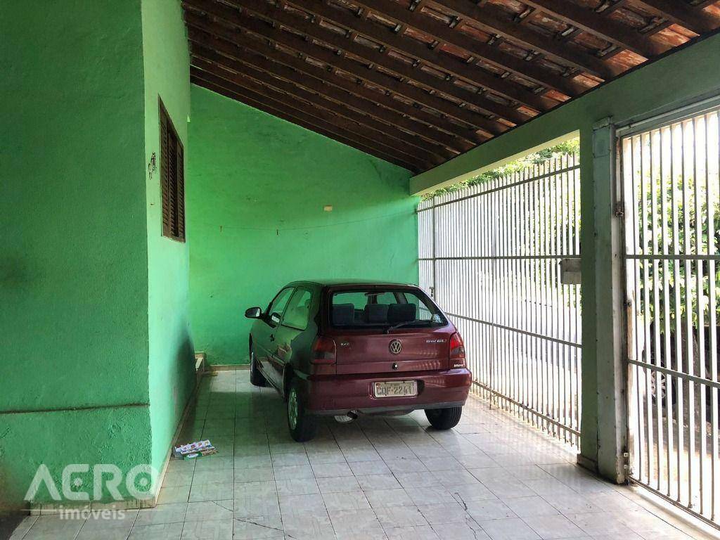 Casa à venda com 3 quartos, 183m² - Foto 4