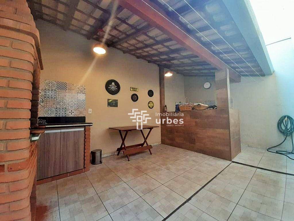 Casa à venda com 2 quartos, 129m² - Foto 1