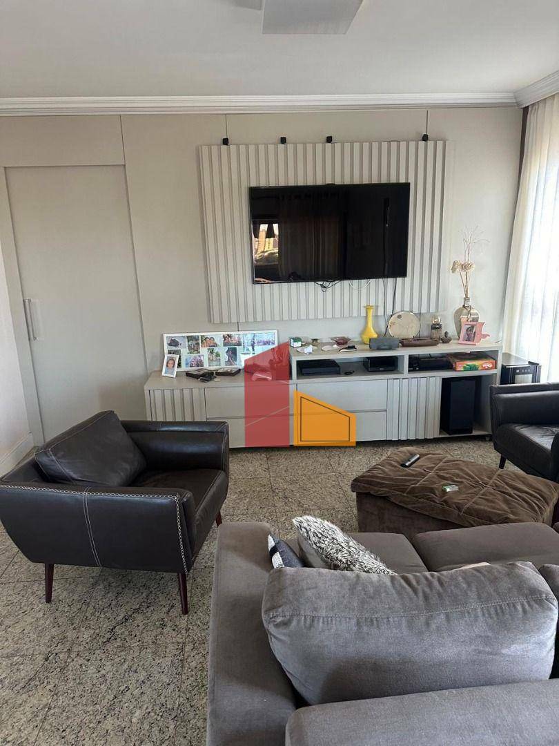 Apartamento à venda com 4 quartos, 211m² - Foto 3