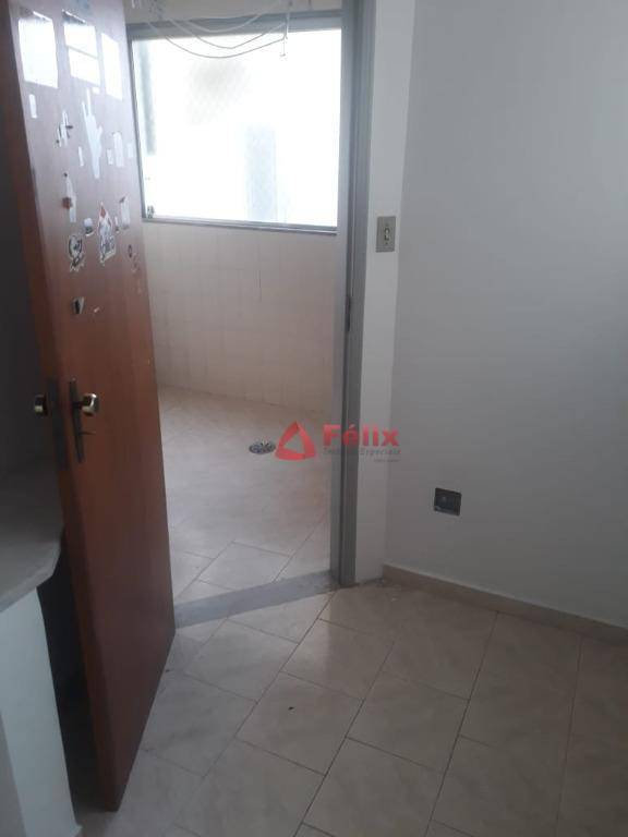 Apartamento à venda com 4 quartos, 140m² - Foto 12