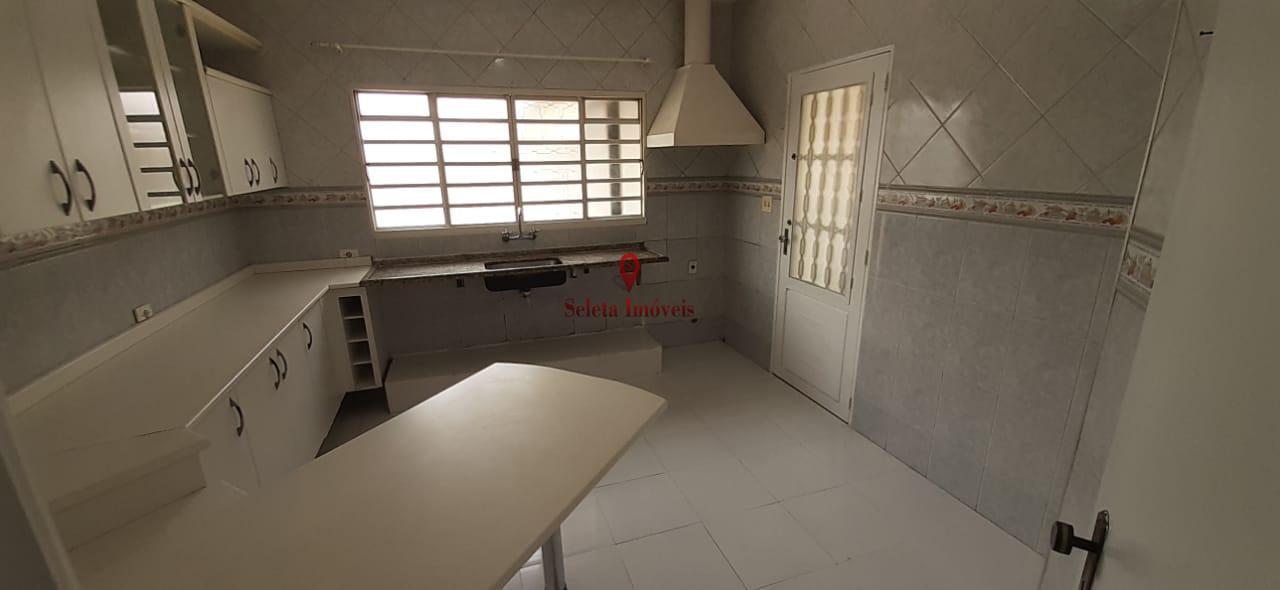 Casa para alugar com 3 quartos, 184m² - Foto 7