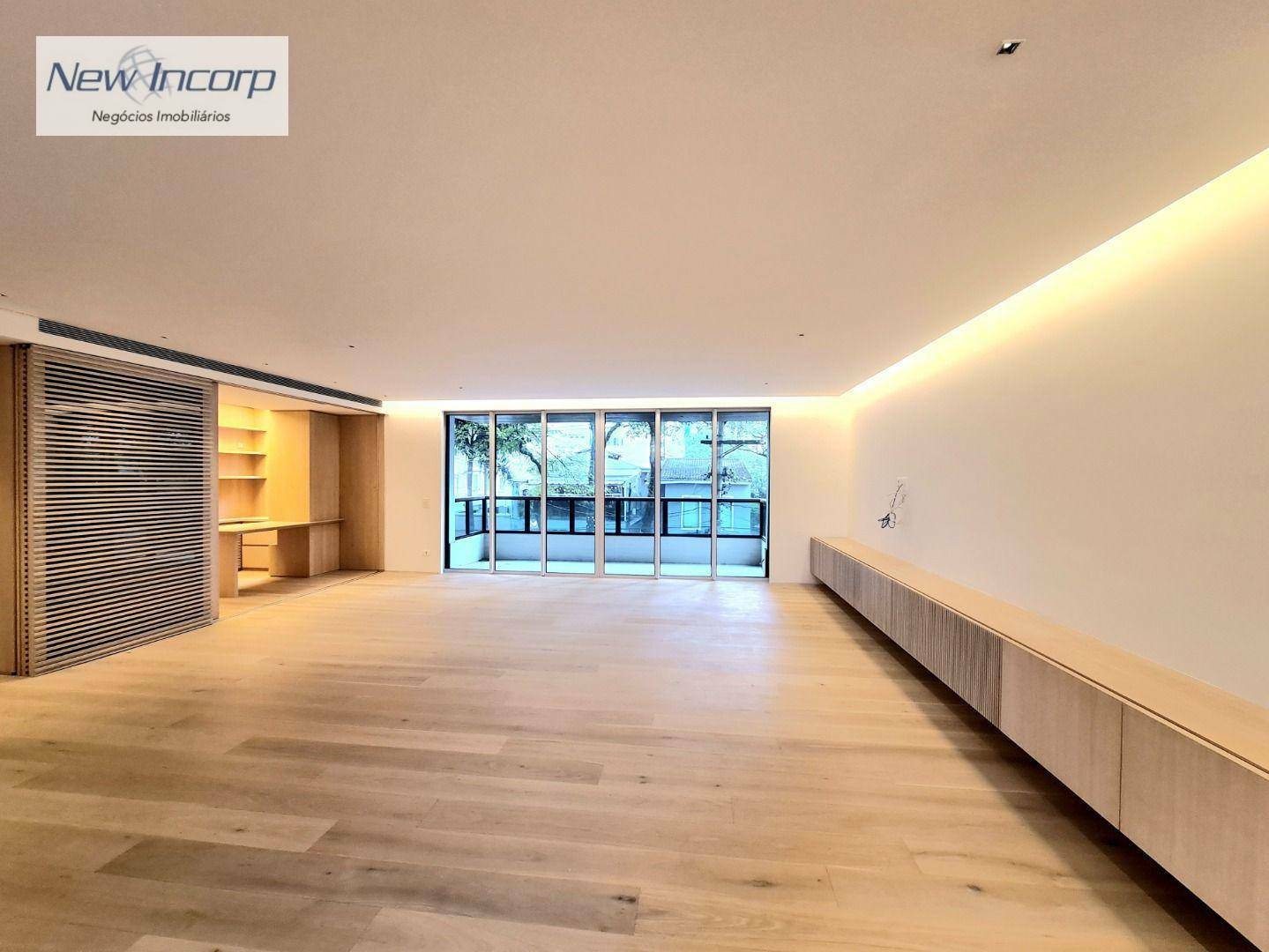 Apartamento à venda com 3 quartos, 211m² - Foto 1