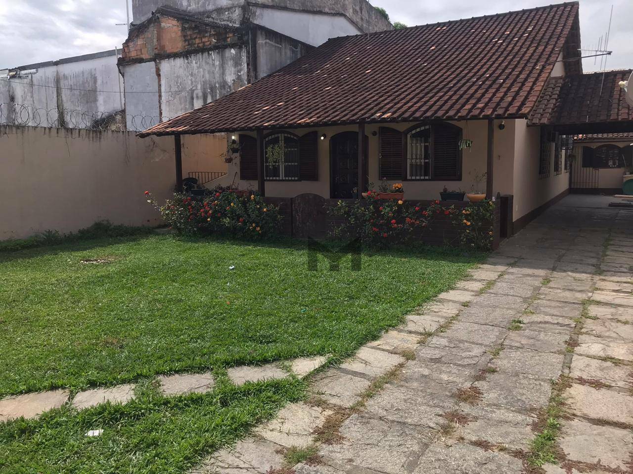 Casa à venda com 3 quartos, 154m² - Foto 1