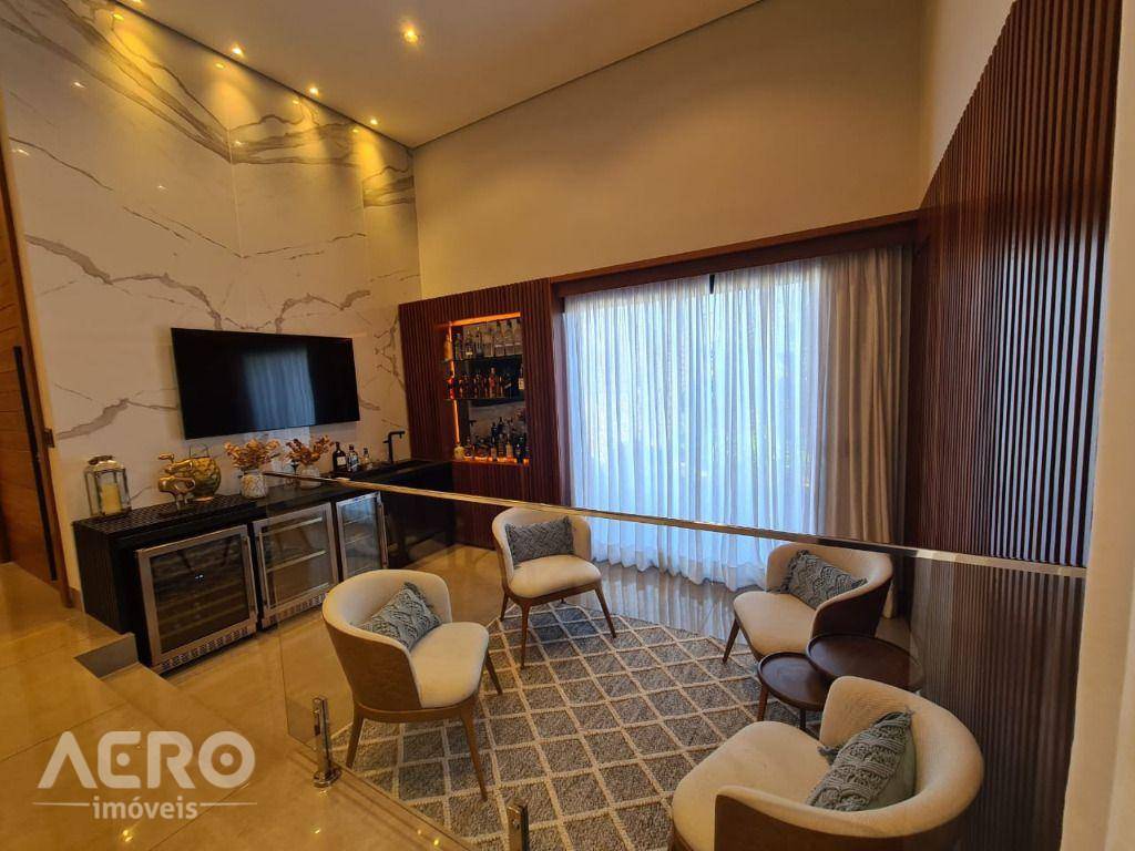 Casa à venda com 3 quartos, 600m² - Foto 1