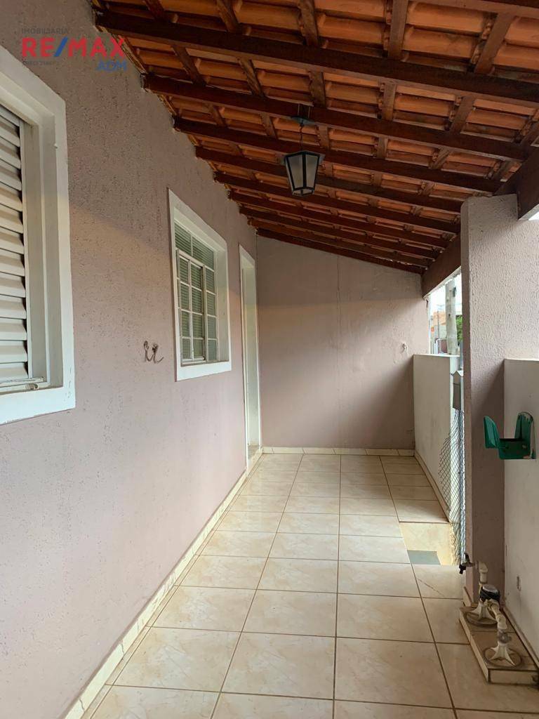 Casa à venda com 2 quartos, 100M2 - Foto 1