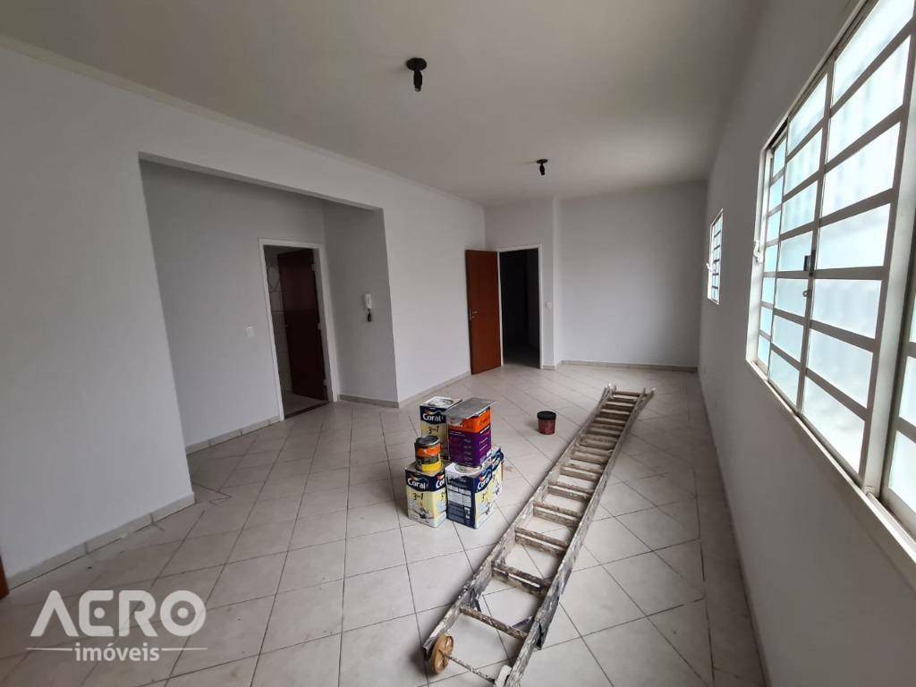 Casa à venda com 4 quartos, 200m² - Foto 1