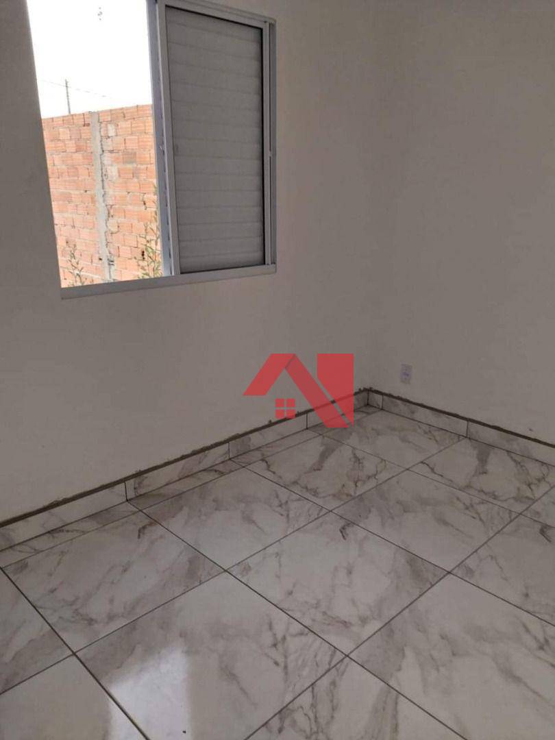 Casa à venda com 2 quartos, 60m² - Foto 5