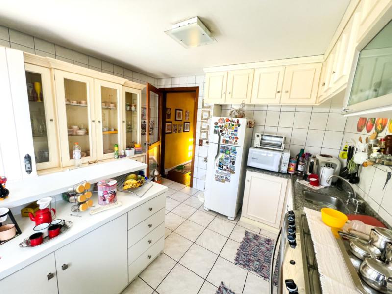Casa à venda com 3 quartos, 220m² - Foto 5