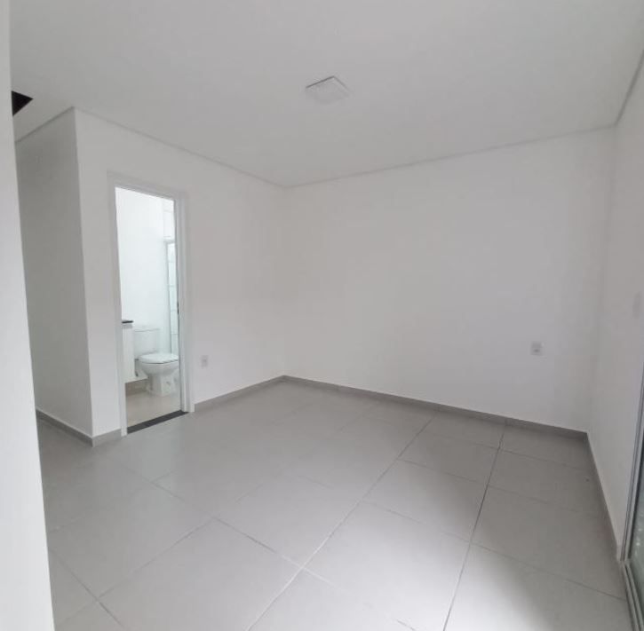 Casa de Condomínio para alugar com 3 quartos, 75m² - Foto 1