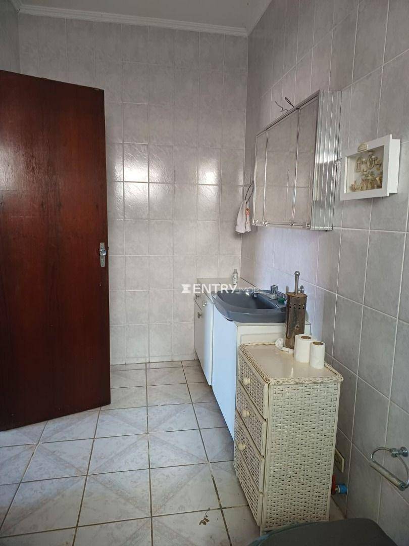 Casa de Condomínio para alugar com 3 quartos, 380m² - Foto 16