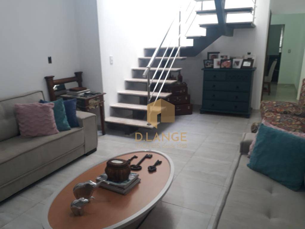 Casa à venda com 4 quartos, 250m² - Foto 1