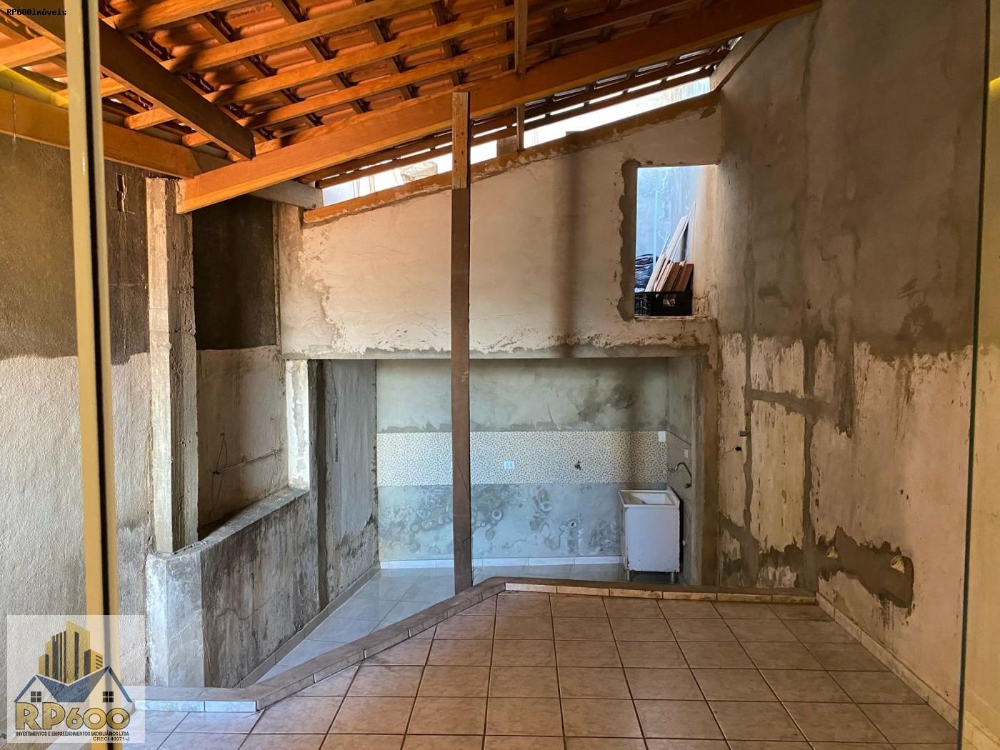 Casa à venda com 2 quartos, 140m² - Foto 13