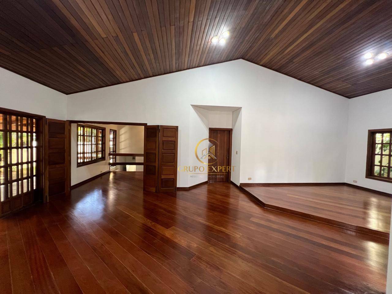 Casa de Condomínio à venda e aluguel com 3 quartos, 300m² - Foto 1