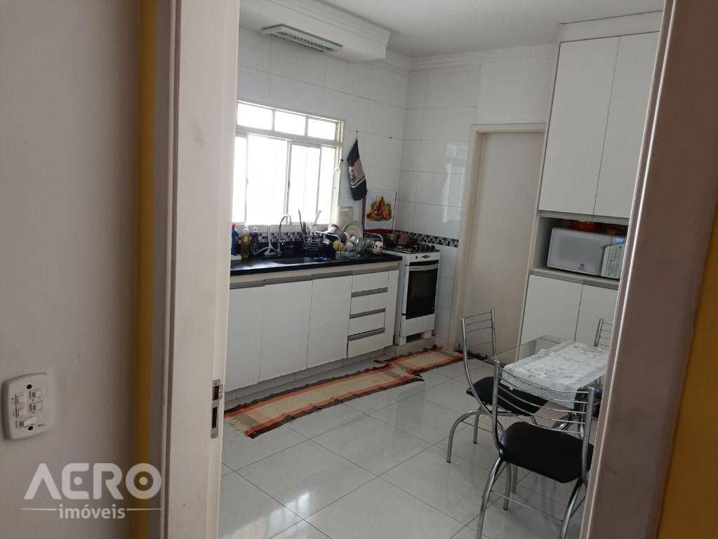 Casa à venda com 3 quartos, 130m² - Foto 10