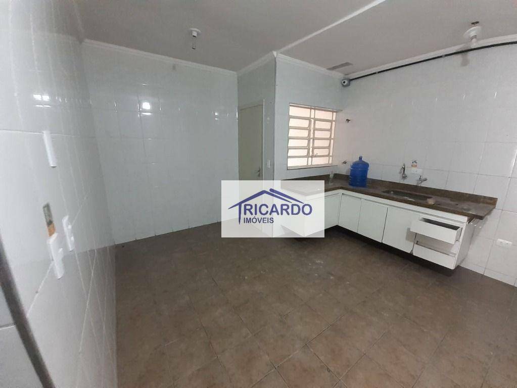 Casa para alugar com 4 quartos, 240m² - Foto 37