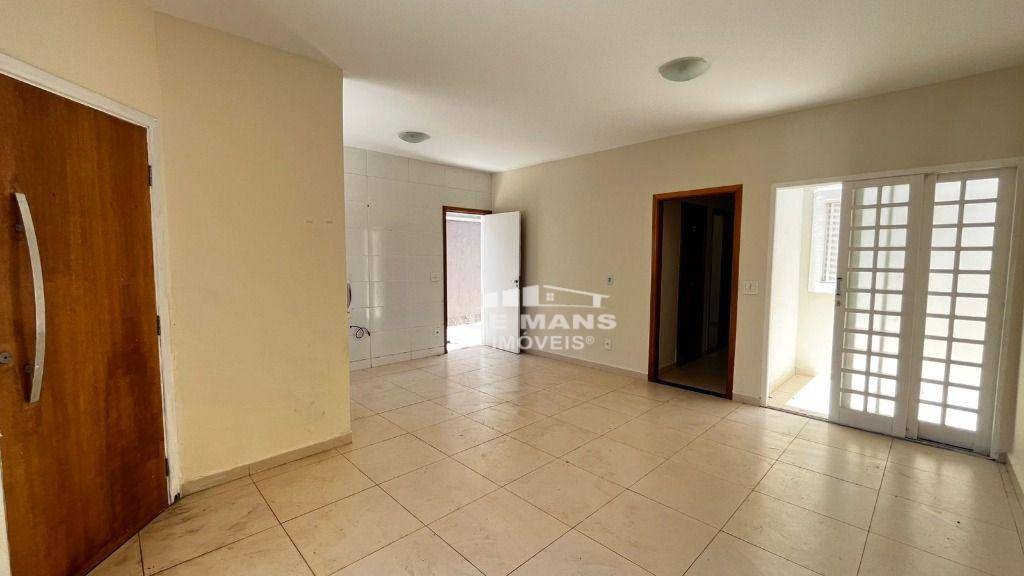 Casa, 3 quartos, 68 m² - Foto 2