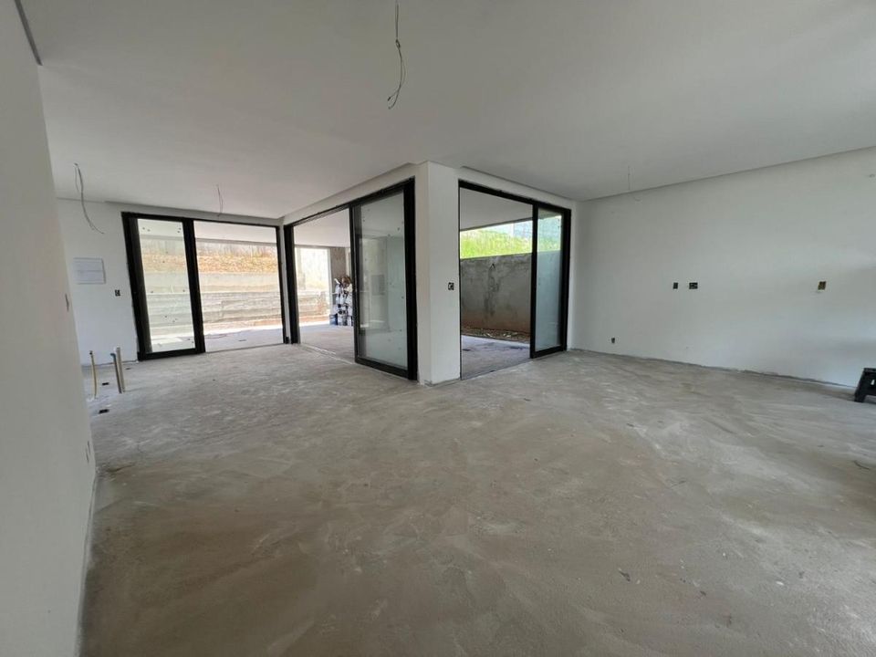 Casa de Condomínio à venda com 3 quartos, 290m² - Foto 2