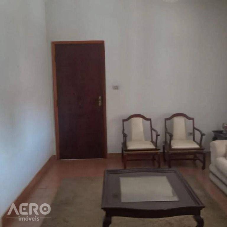 Casa à venda com 3 quartos, 204m² - Foto 2