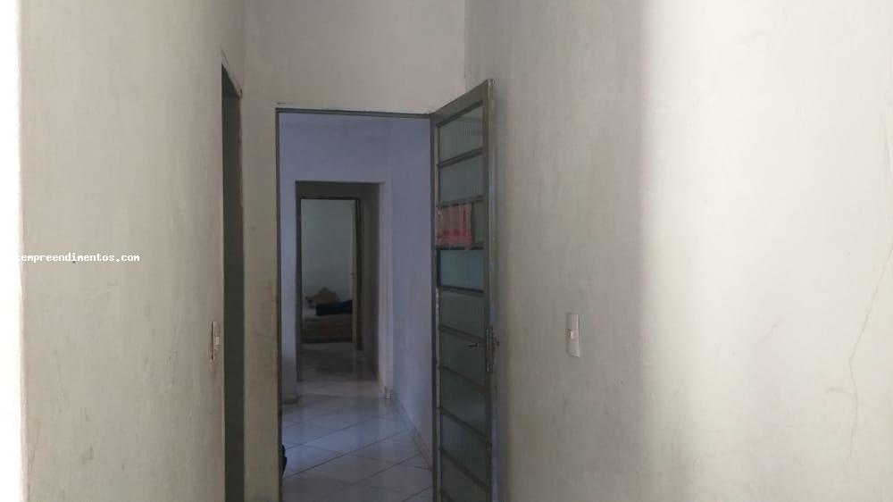 Casa à venda com 2 quartos, 140m² - Foto 2