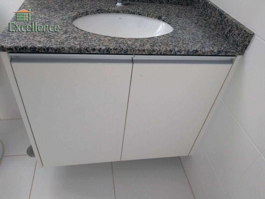 Apartamento para alugar com 2 quartos, 65m² - Foto 11