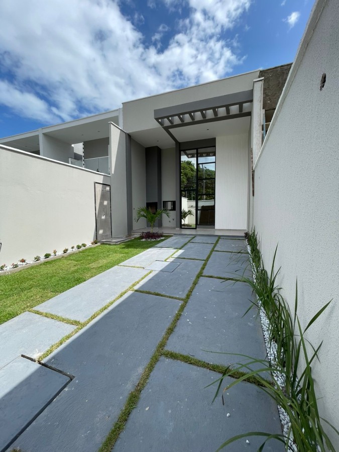 Casa à venda com 3 quartos, 110m² - Foto 1