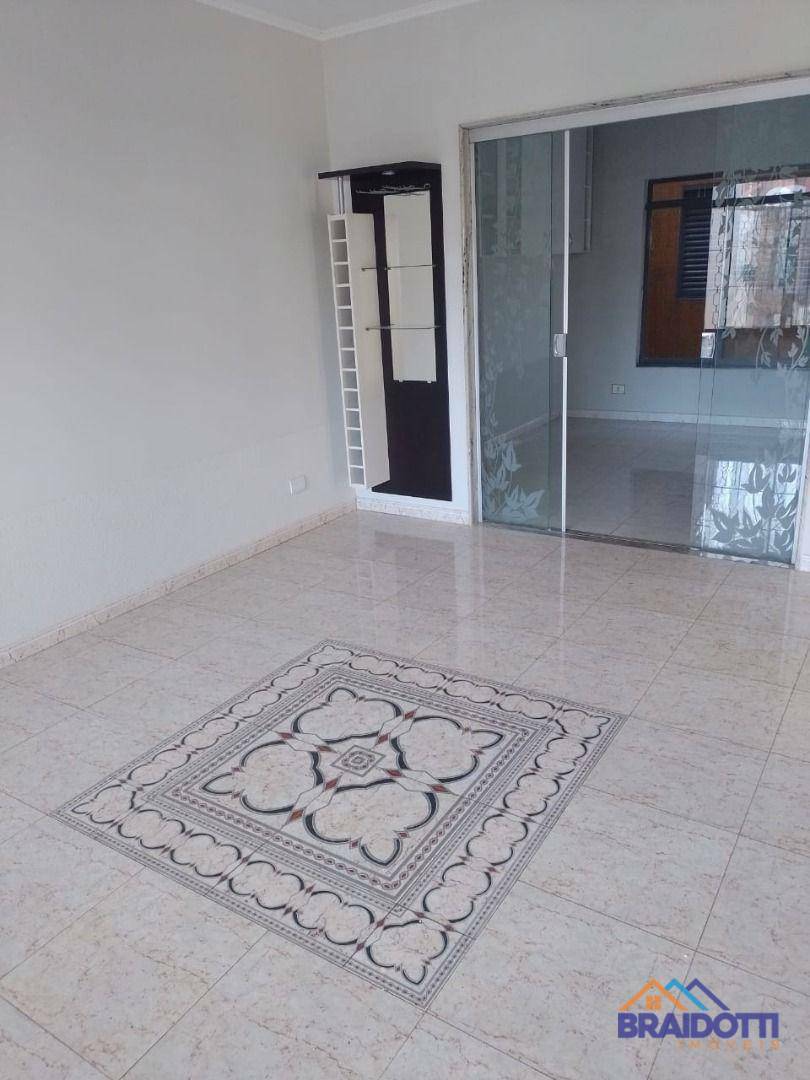 Casa à venda com 3 quartos, 180m² - Foto 7