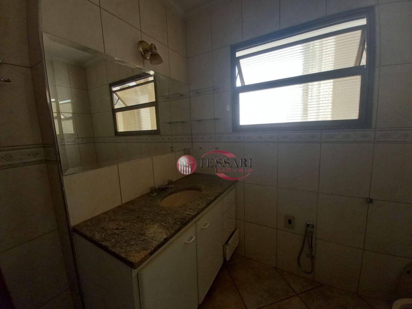 Apartamento para alugar com 3 quartos, 202m² - Foto 8