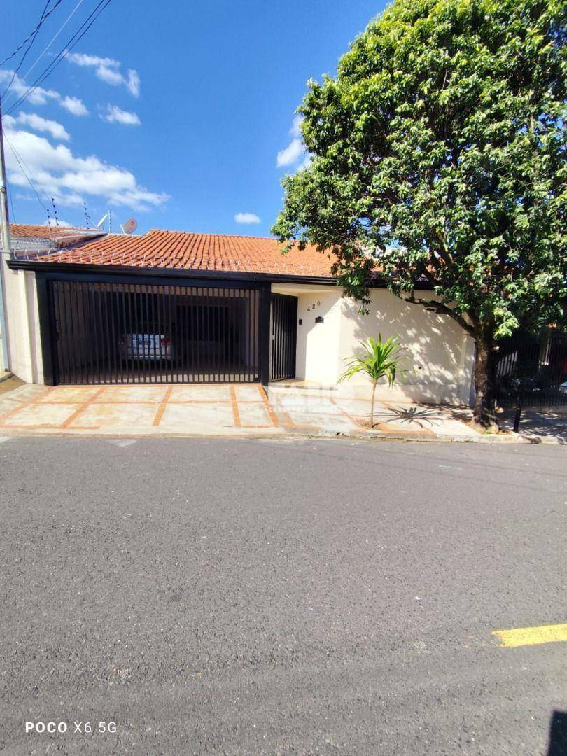 Casa à venda com 3 quartos, 163m² - Foto 1