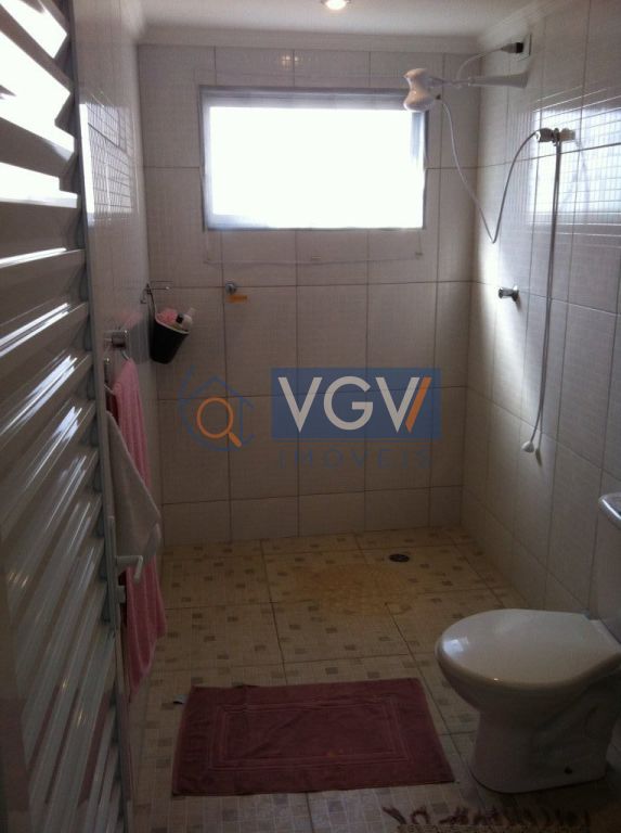 Casa à venda com 5 quartos, 200m² - Foto 9