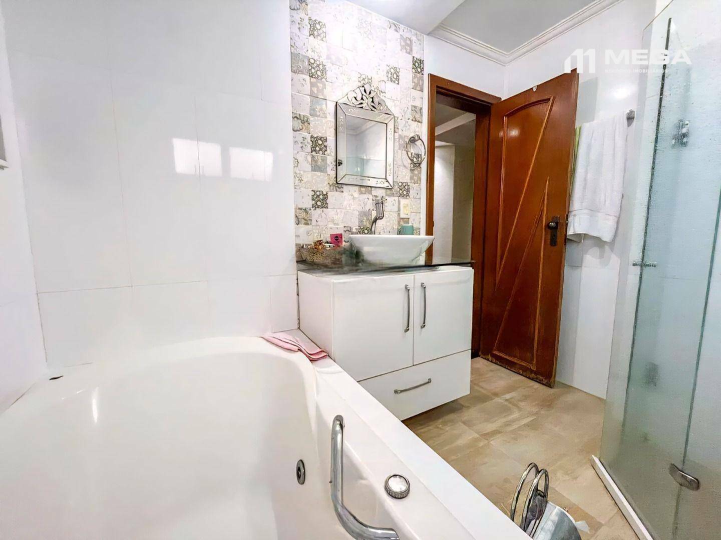Apartamento à venda com 3 quartos, 180m² - Foto 12